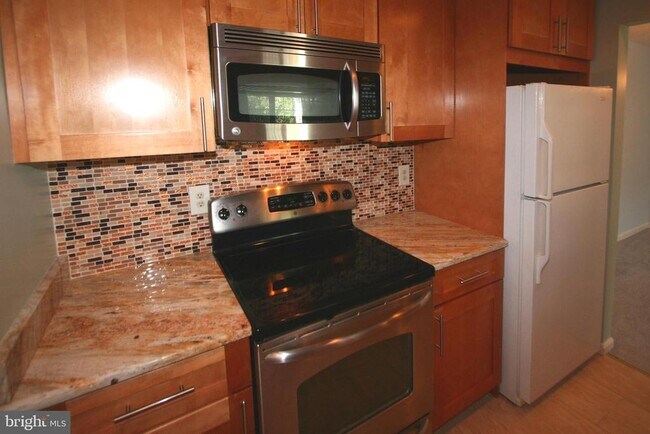 Foto del edificio - 8604 Shadwell Dr
