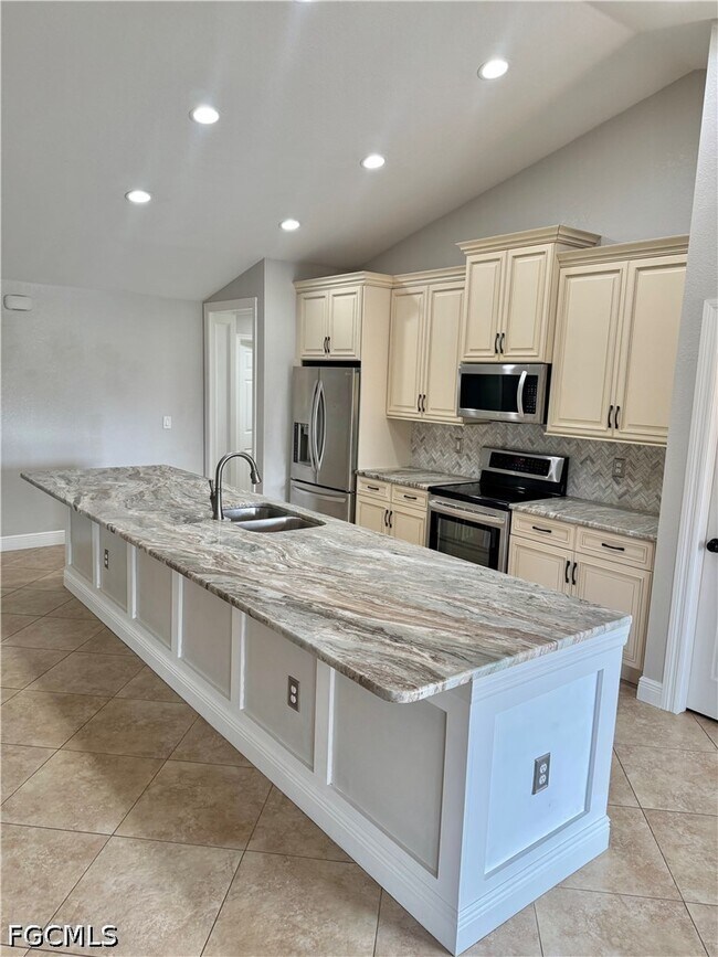 Building Photo - 3829 SW 17th Pl