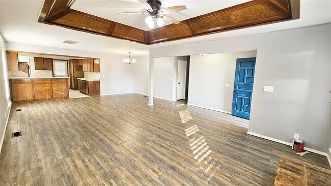 Foto del edificio - 9005 Tracy Dr