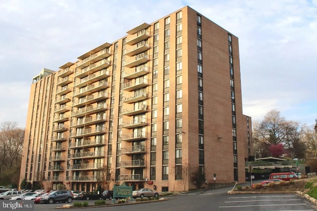 Building Photo - 801 Yale Ave