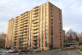 Building Photo - 801 Yale Ave