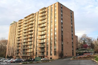 Building Photo - 801 Yale Ave