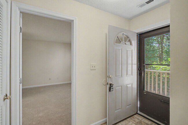 Foto del edificio - 540 Pineland Cir