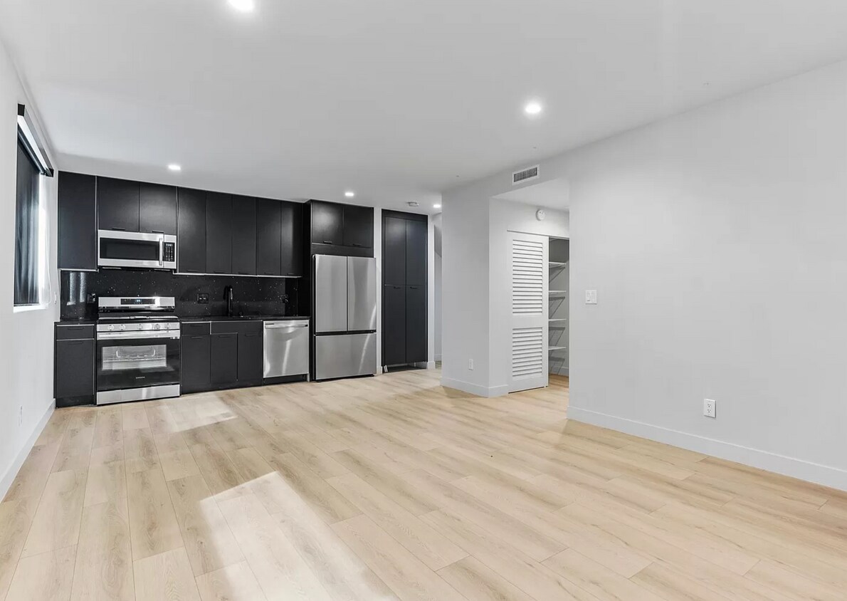 Primary Photo - 150 N. Hoover St. Los Angeles, CA 90004