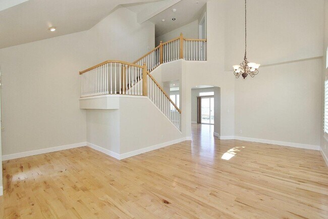 Foto del edificio - Immaculate Rim Home w/Stunning Views