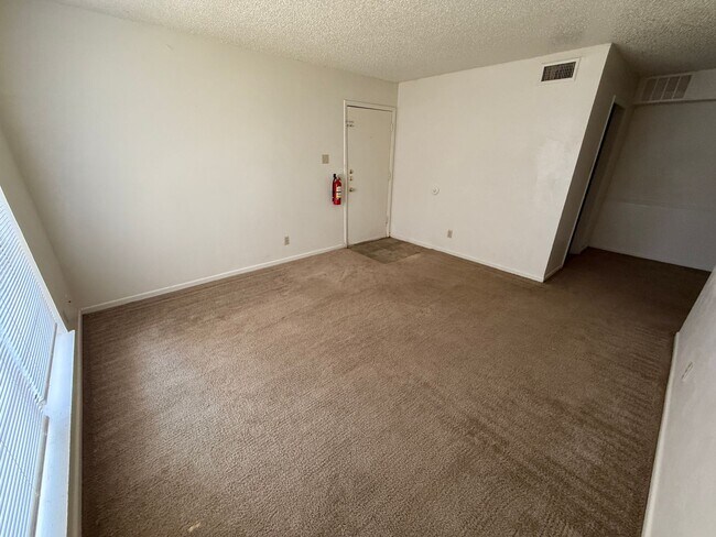 Foto del edificio - 4308 Lake Rd