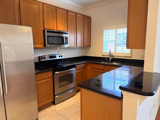 Foto del edificio - 1241 Twin Trees Ln