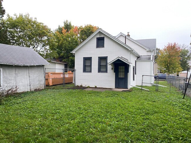 Building Photo - 631 School Ave