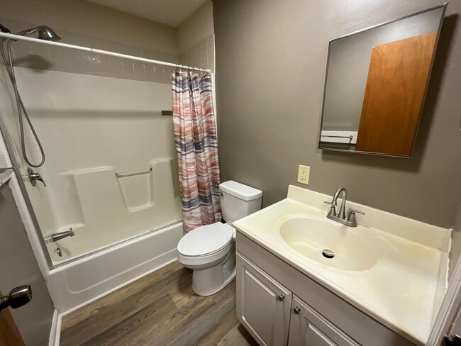 Building Photo - 4387 Wilton St