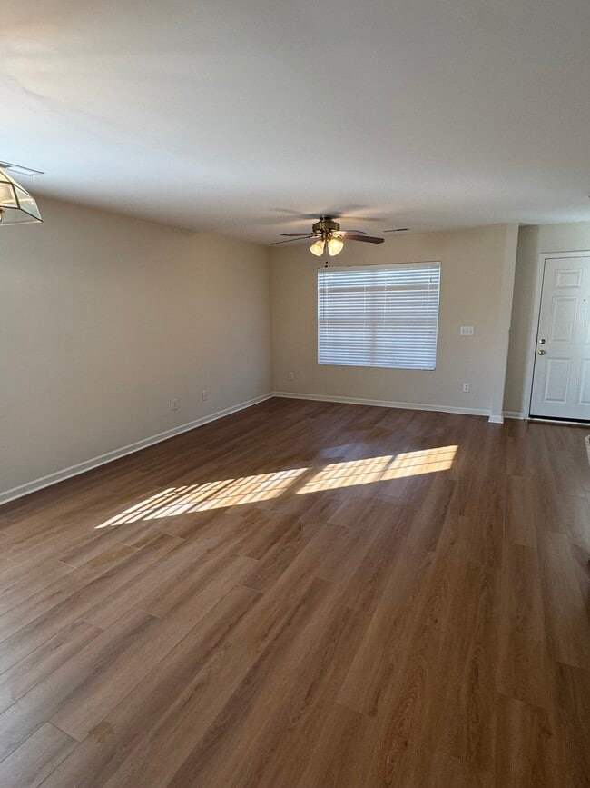 Foto del edificio - 2205 Lannigan Dr