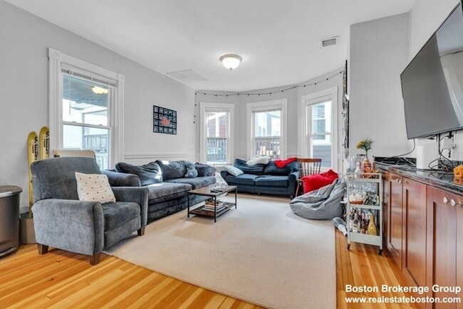 Foto del edificio - Get $1000 upon closing with monthly promo!  Spacious, Luxury Apartment with Huge Sunlit rooms nea...