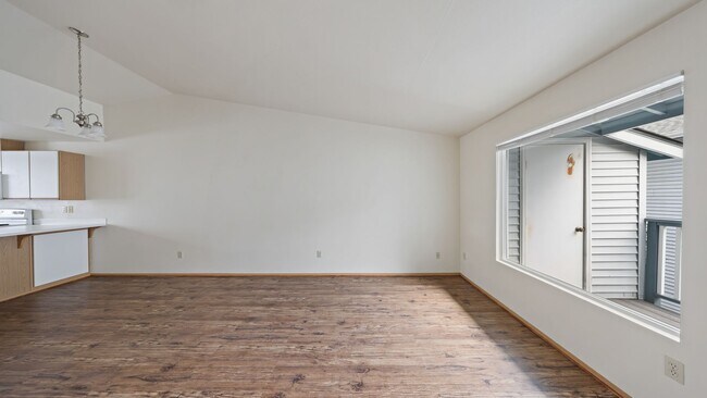 Foto del edificio - 3 Bed 2 Bath - Downtown - Assigned Parking