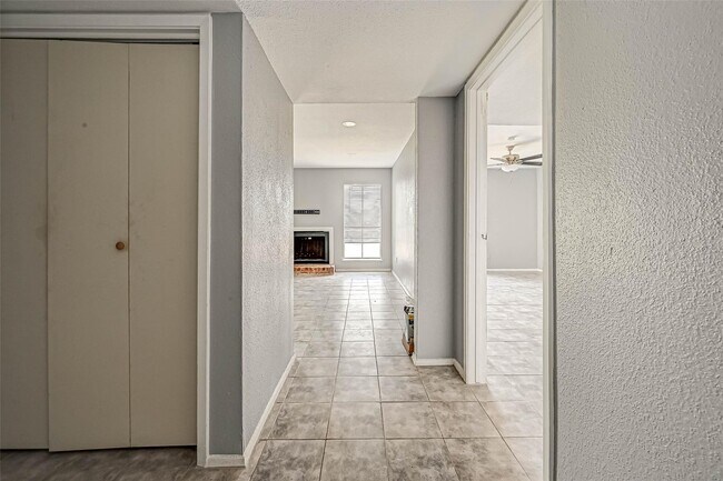 Foto del edificio - 13480 S Thorntree Dr