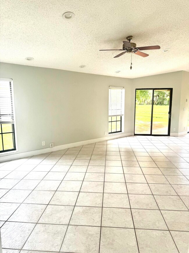 Foto del edificio - 1732 Shoreside Cir