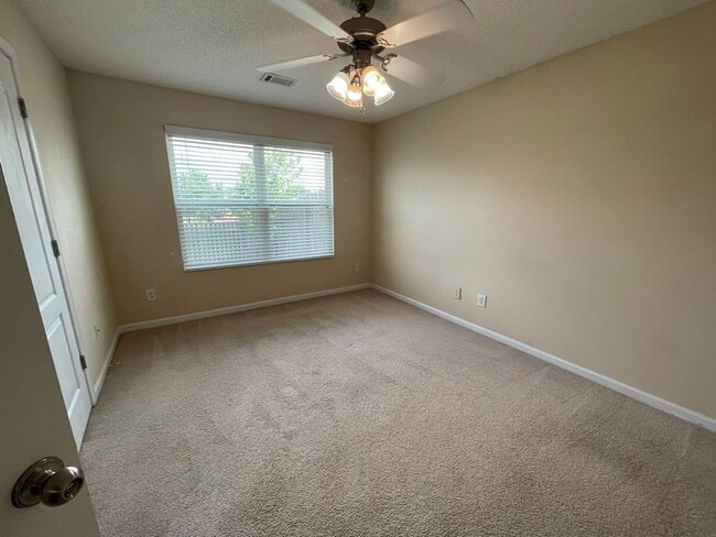Building Photo - Pre-Leasing for August 2 2026 WITH FENCED IN YARD! 1/2 Off Deposit!