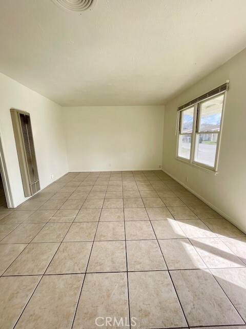 Foto del edificio - 24456 Myers Ave