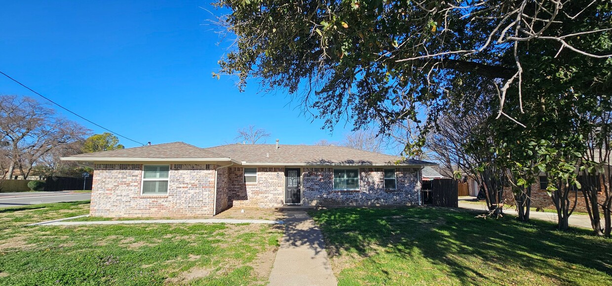 Photo - 1401 E. Sherman Dr.