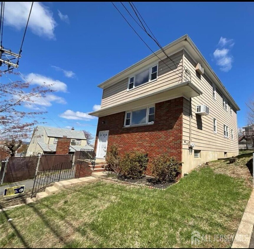 Foto principal - 811 Valley Brook Ave