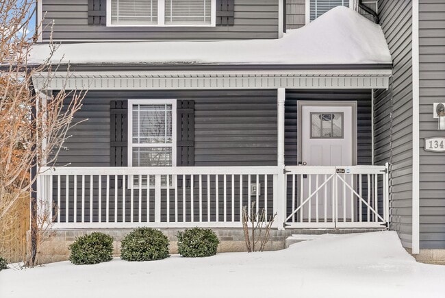 Building Photo - Pet Friendly Three Bedroom with Bonus!