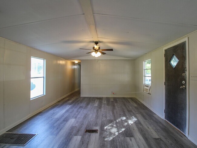Foto del edificio - New Rental at River Road Estates!