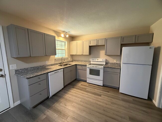 Foto del edificio - 122 Hampton Dr