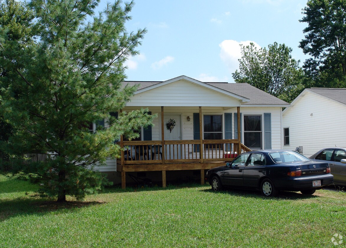 2421 Robbins St, High Point, NC 27263 Apartments in High Point, NC