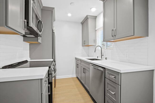 Building Photo - 117 Strand St