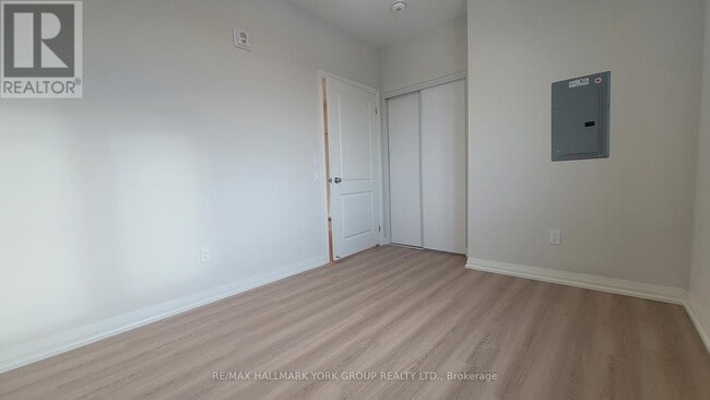 Photo du bâtiment - 13042 Yonge St