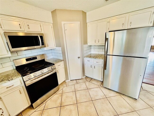Building Photo - 11909 Hardwood Trail