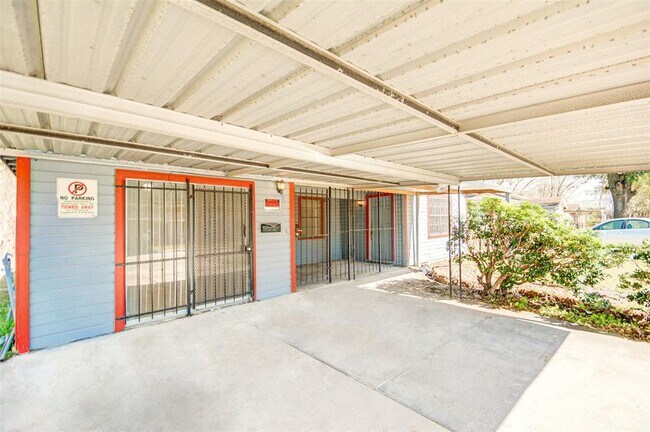 Building Photo - 3735 Dreyfus St
