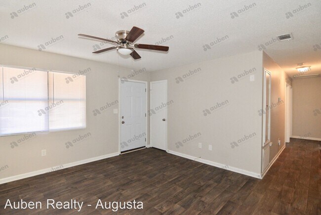 Foto del edificio - 3 br, 2 bath House - 3032 Mistletoe Avenue