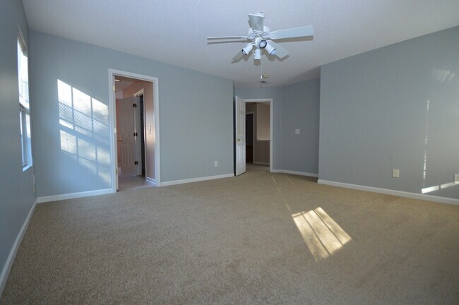 Foto del edificio - 111 Caley Rd