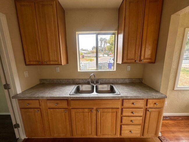 Building Photo - 2 Bedroom, 2 BA house for Rent in National...