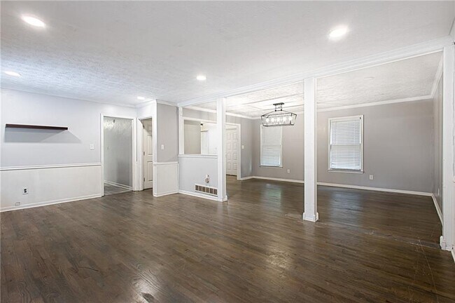 Building Photo - 4989 Lambeth Dr