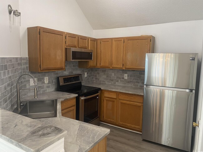 Building Photo - 130 Whitehaven Ct