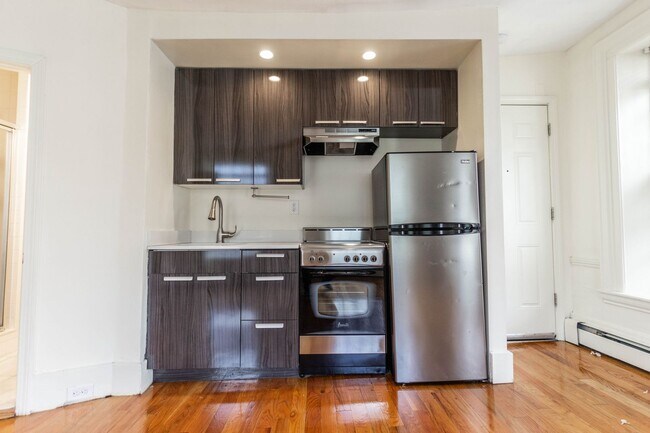 Building Photo - Studio in Beacon Hill $2400 a month