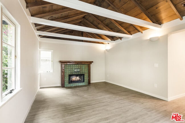 Building Photo - 937 N Beverly Glen Blvd