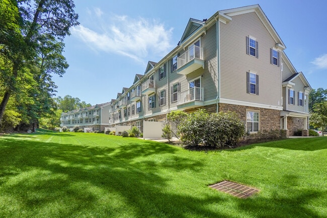 Building Photo - 401 Waterview Ct