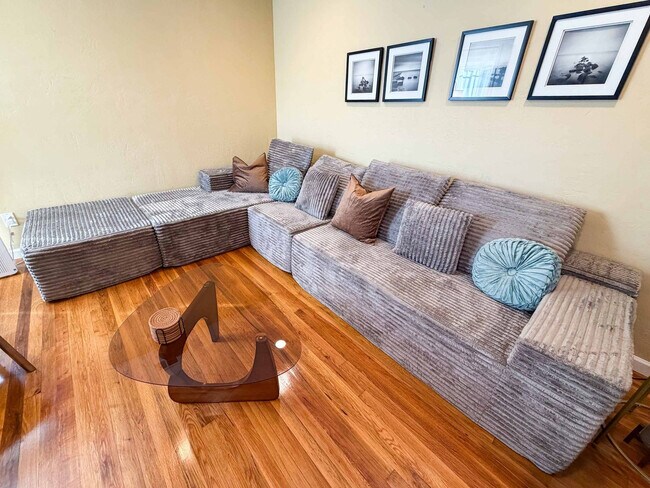 Foto del edificio - 16018 Windsor Dr