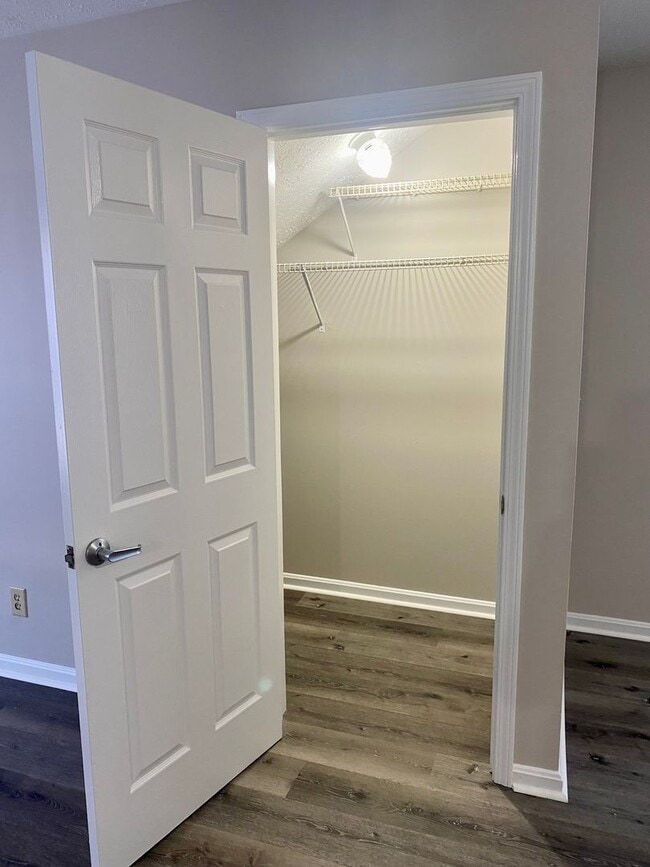 Building Photo - Second floor two bedroom apartment in Port...