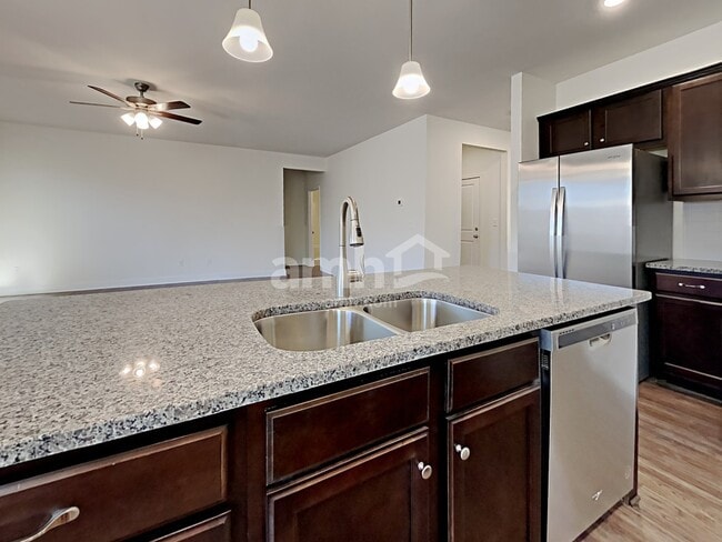 Building Photo - 5175 Valley Dr