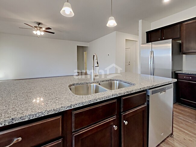 Foto del edificio - 5175 Valley Dr