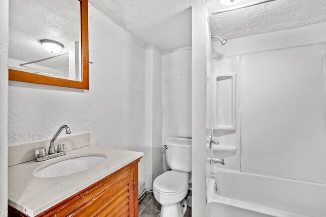 Foto del edificio - GREAT TWO BEDROOM IN SOUTH SIDE SLOPES!