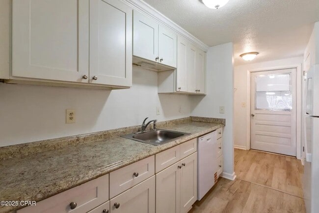 Foto del edificio - 3 bedroom 2 bath