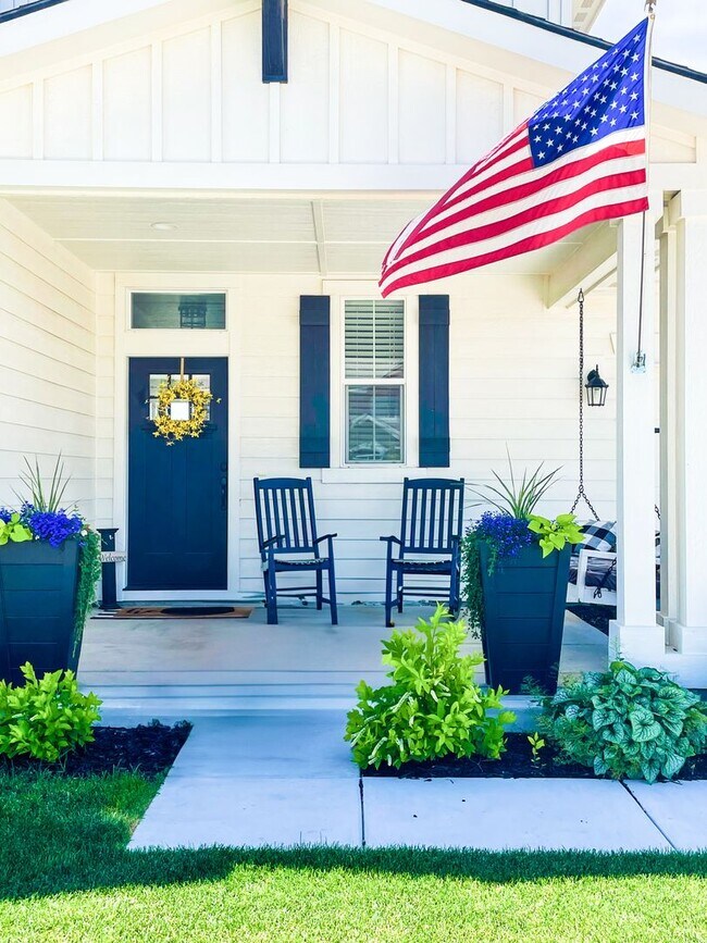 Foto del edificio - Welcome to this charming 3 bed 2.5 bath home just off Deer Flat and Linder Rd.