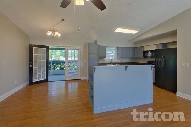 Foto del edificio - 554 Peregrine Ct