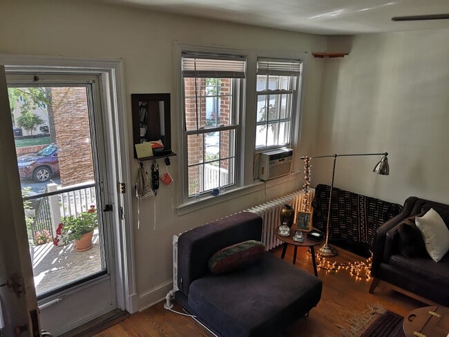 Building Photo - 2240 Observatory Pl NW