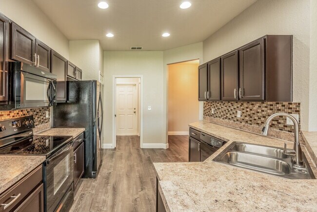 Building Photo - 11332 Southwind Lake Dr