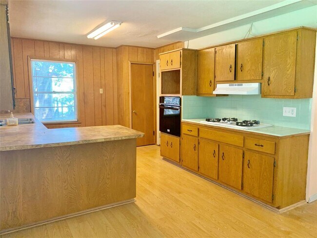 Building Photo - 327 Holly Dr