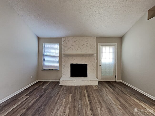 Building Photo - 9736 Villiers Dr S